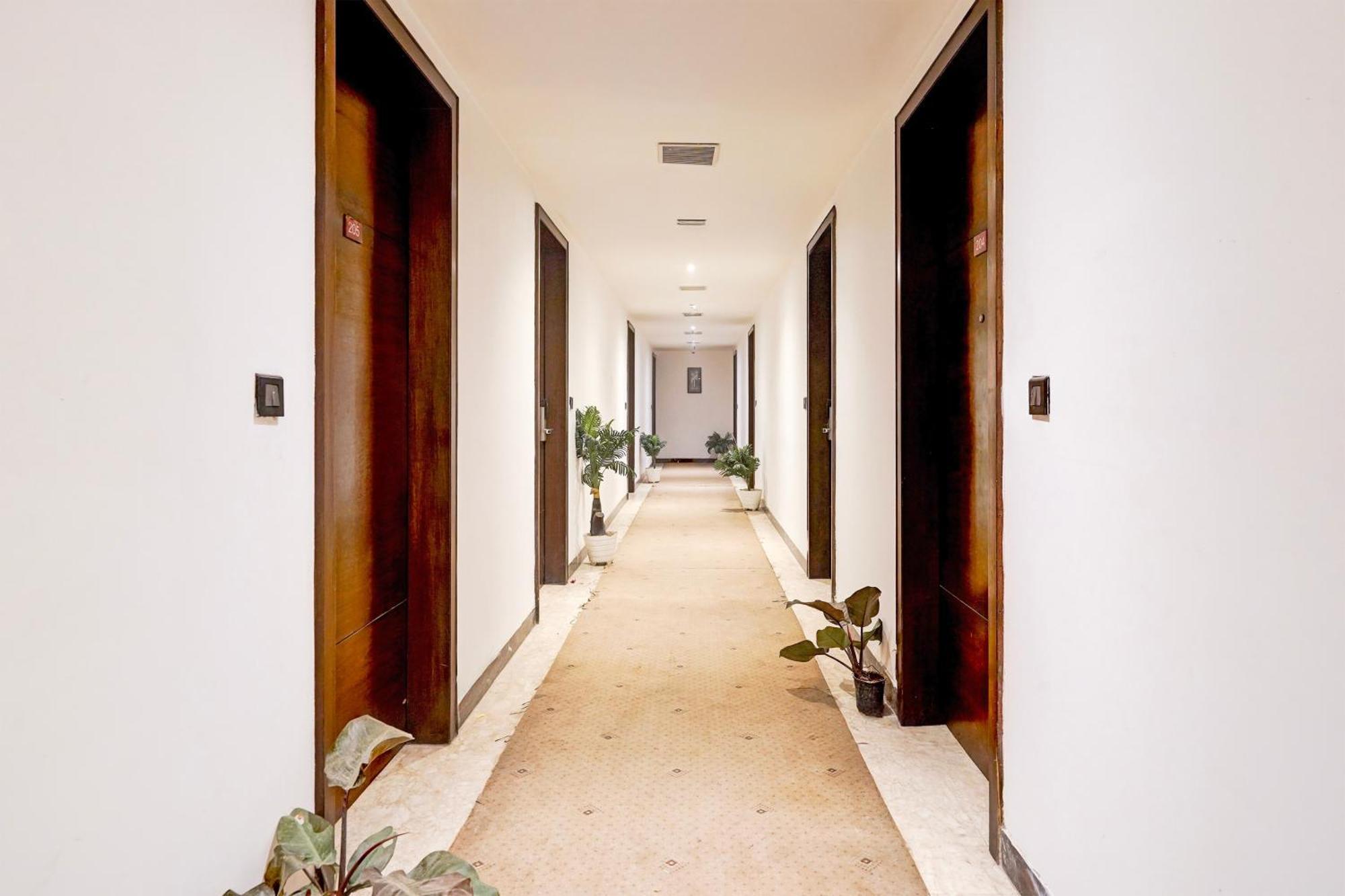 Townhouse Oak Agra Near Sultanganj Puliya Formerly Bb Grand 외부 사진